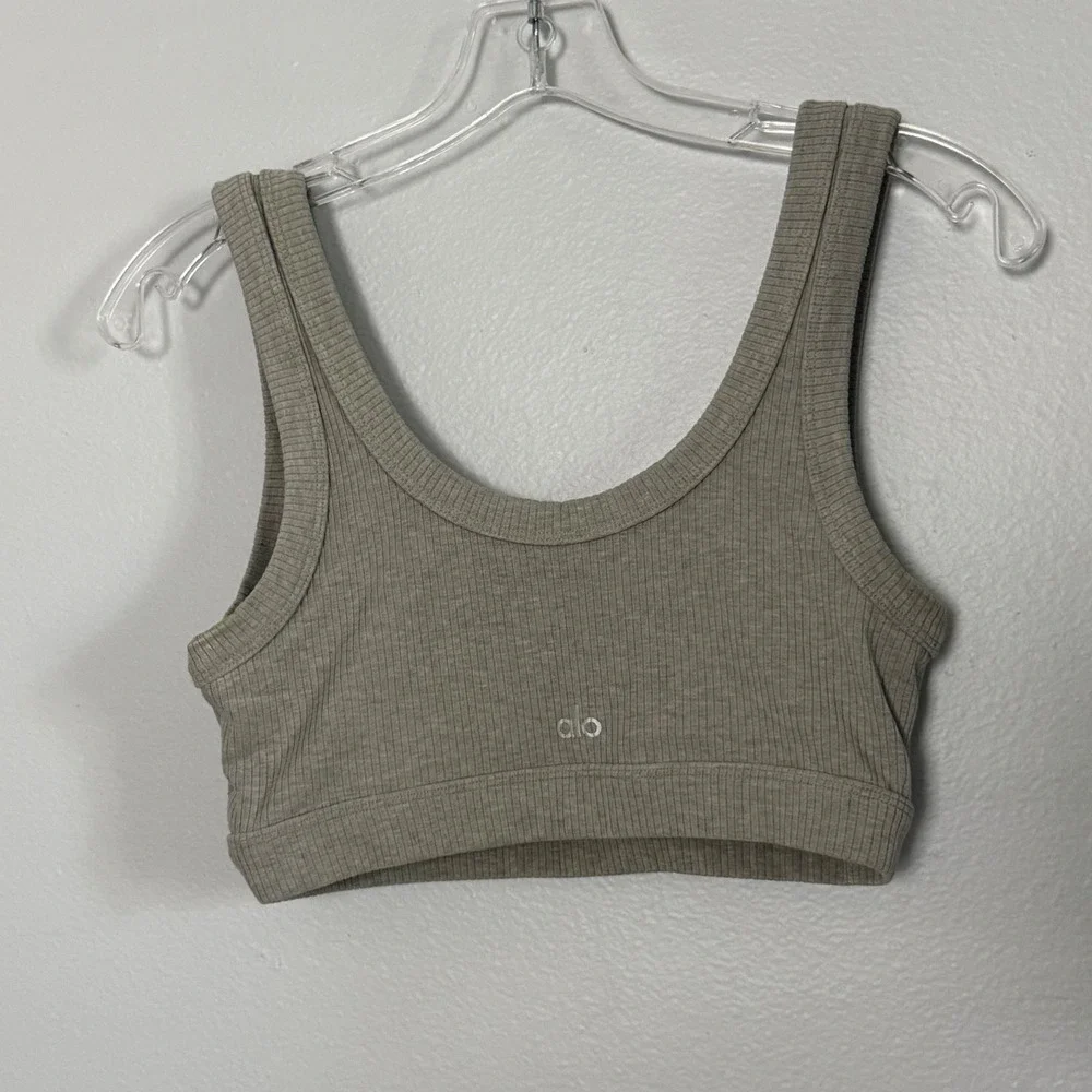 Alo Yoga‎ Wellness Bra in Dove Gray Heather Ribbed Scoop Neck - Medium
